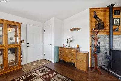 3659 NW Broad St, Roseburg, OR 97471 - Photo 5