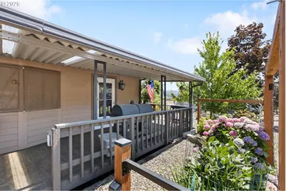 3659 NW Broad St, Roseburg, OR 97471 - Photo 3