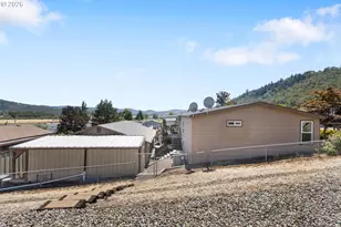 3659 NW Broad St, Roseburg, OR 97471 - Photo 39