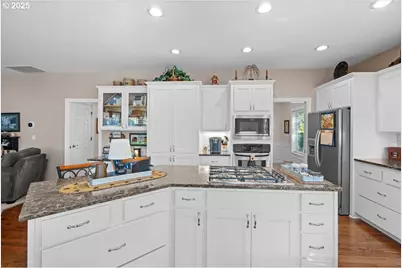 15255 NW Francesca Dr, Portland, OR 97229 - Photo 15