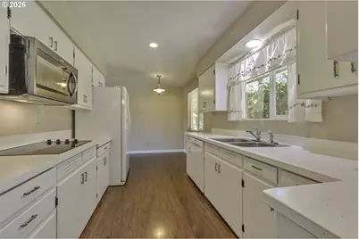 3027 Raymond St, Forest Grove, OR 97116 - Photo 11