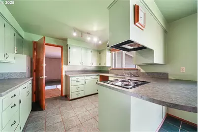 922 S 38th St, Springfield, OR 97478 - Photo 17