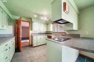 922 S 38th St, Springfield, OR 97478 - Photo 17