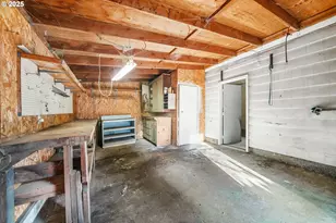 922 S 38th St, Springfield, OR 97478 - Photo 33