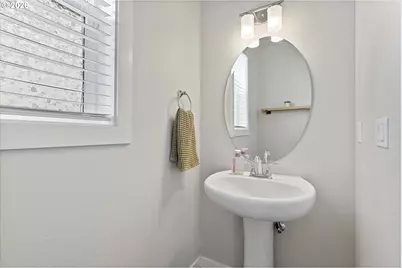 1350 Dahlia St, Woodburn, OR 97071 - Photo 3