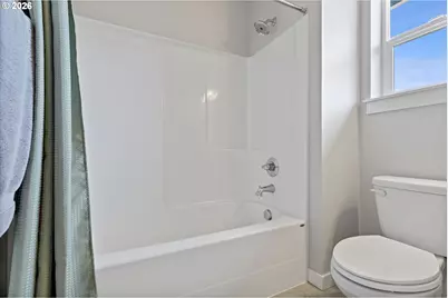 1350 Dahlia St, Woodburn, OR 97071 - Photo 17