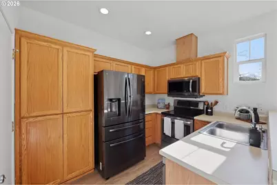 5243 Wales Dr, Eugene, OR 97402 - Photo 15