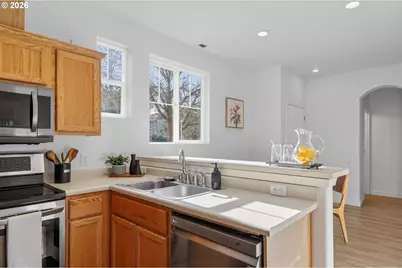 5243 Wales Dr, Eugene, OR 97402 - Photo 17