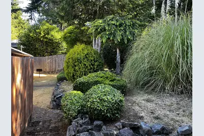 1650 N 17th St, Coos Bay, OR 97420 - Photo 11