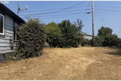1225 N Laurel St, Coquille, OR 97423 - Photo 17