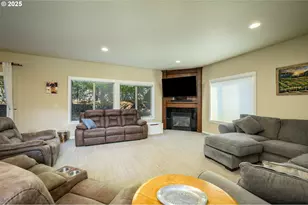 398 SW Mt Mazama St, McMinnville, OR 97128 - Photo 11