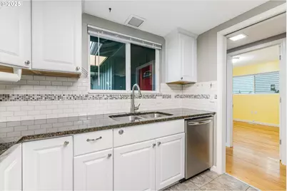 16540 SW Royalty Pkwy, Portland, OR 97224 - Photo 11