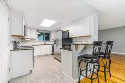 16540 SW Royalty Pkwy, Portland, OR 97224 - Photo 9