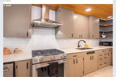 2015 Eastwood Ln, Eugene, OR 97401 - Photo 3