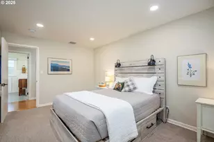 2015 Eastwood Ln, Eugene, OR 97401 - Photo 17