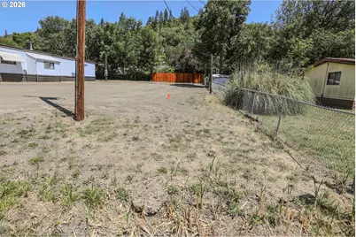 3817 Hooker Rd, Roseburg, OR 97470 - Photo 3
