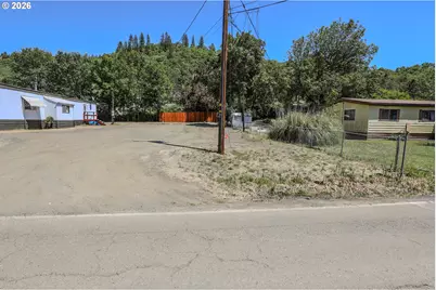 3817 Hooker Rd, Roseburg, OR 97470 - Photo 5