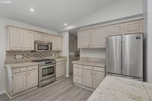 3379 NW Banff Dr, Portland, OR 97229 - Photo 11