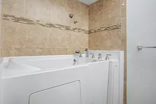 15893 NE Holladay St, Portland, OR 97230 - Photo 27