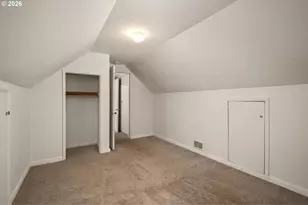 9006 SE Clay St, Portland, OR 97216 - Photo 23