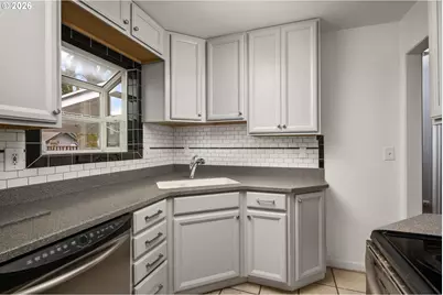 9006 SE Clay St, Portland, OR 97216 - Photo 15