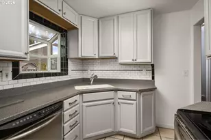 9006 SE Clay St, Portland, OR 97216 - Photo 15