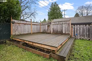 9006 SE Clay St, Portland, OR 97216 - Photo 35