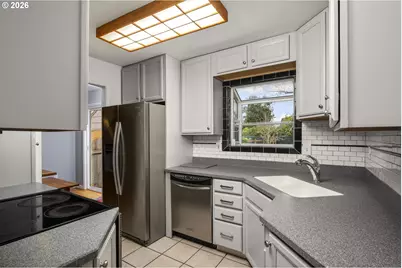 9006 SE Clay St, Portland, OR 97216 - Photo 13