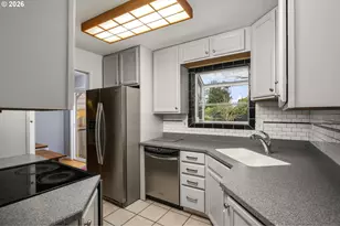 9006 SE Clay St, Portland, OR 97216 - Photo 13