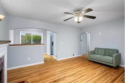 9006 SE Clay St, Portland, OR 97216 - Photo 7