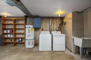 9006 SE Clay St, Portland, OR 97216 - Photo 31