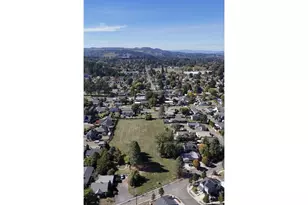 917 S Wynooski St, Newberg, OR 97132 - Photo 25