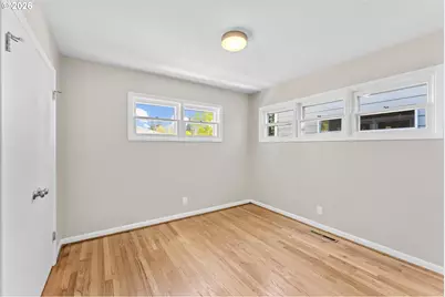 7820 SE Salmon St, Portland, OR 97215 - Photo 9