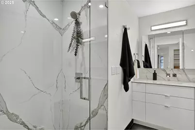 420 NW 11th Ave #1009, Portland, OR 97209 - Photo 15