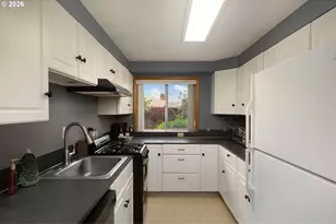 12115 NE Fremont St, Portland, OR 97220 - Photo 25