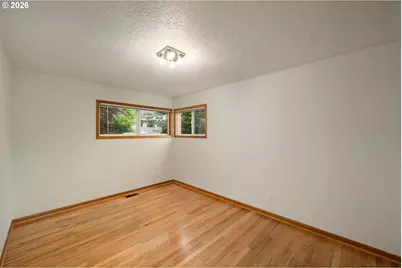 12115 NE Fremont St, Portland, OR 97220 - Photo 13