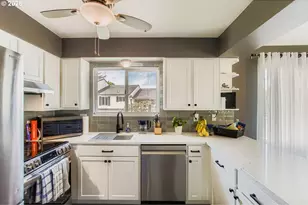 14876 NE Rose Pkwy, Portland, OR 97230 - Photo 9