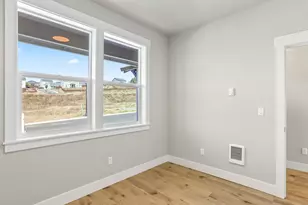 2221 E Juniper Cir, La Center, WA 98629 - Photo 39