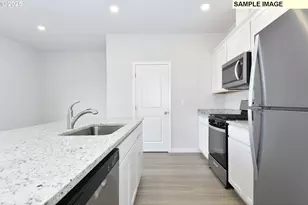 1122 Parkside Ave, Woodburn, OR 97071 - Photo 9