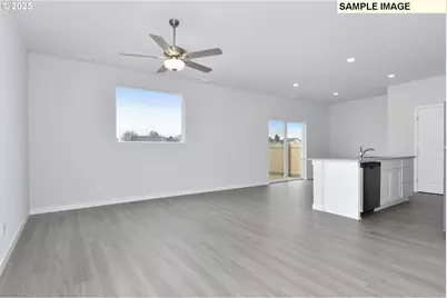 1122 Parkside Ave, Woodburn, OR 97071 - Photo 5