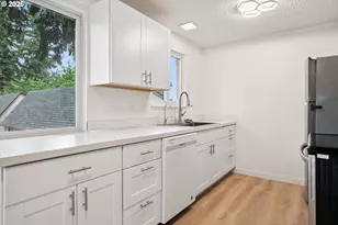 3924 SE 168th Ave, Portland, OR 97236 - Photo 9