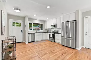 9565 N Ivanhoe St, Portland, OR 97203 - Photo 13