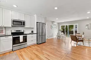 9565 N Ivanhoe St, Portland, OR 97203 - Photo 11