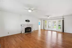 710 S 1st St, Cottage Grove, OR 97424 - Photo 5