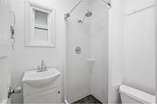 710 S 1st St, Cottage Grove, OR 97424 - Photo 21