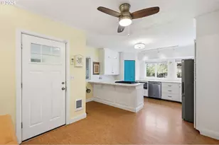 710 S 1st St, Cottage Grove, OR 97424 - Photo 7