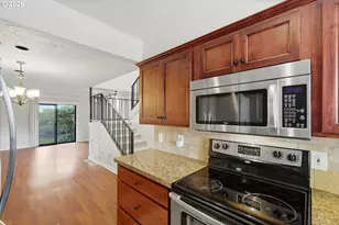 627 N Hayden Bay Dr, Portland, OR 97217 - Photo 5