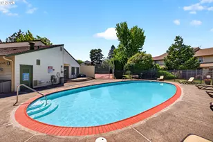 627 N Hayden Bay Dr, Portland, OR 97217 - Photo 25