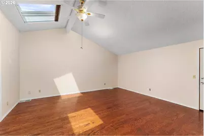 11064 SE Market St, Portland, OR 97216 - Photo 15