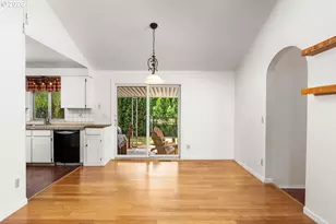 11064 SE Market St, Portland, OR 97216 - Photo 9